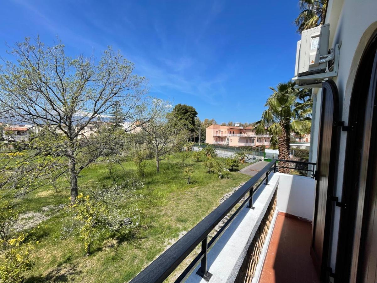 John Sea Suites Giardini Naxos Eksteriør billede