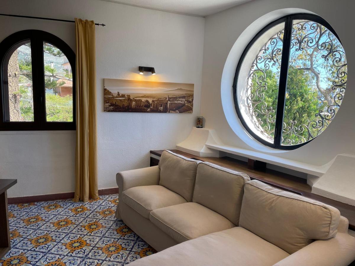 John Sea Suites Giardini Naxos Eksteriør billede