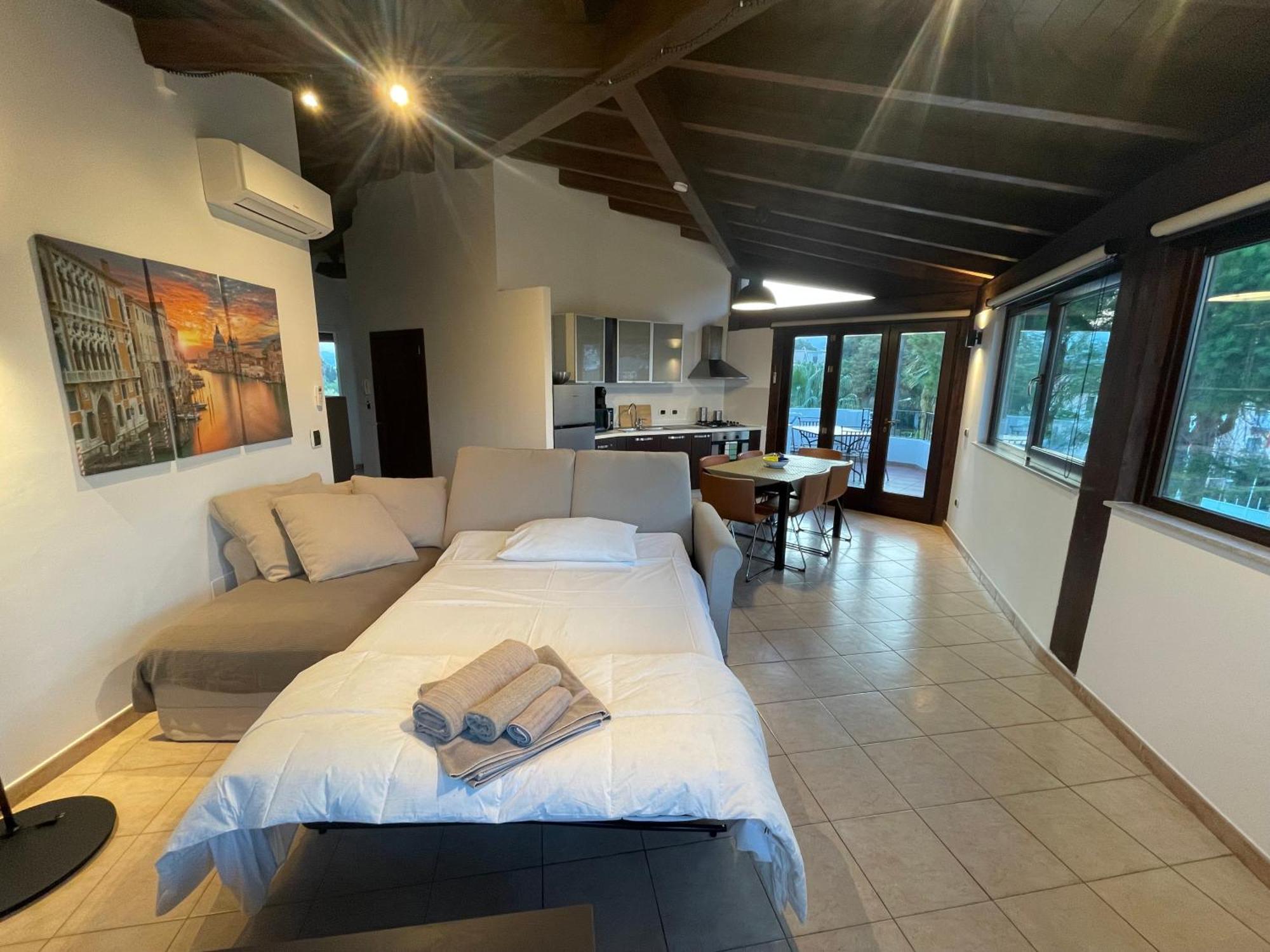 John Sea Suites Giardini Naxos Eksteriør billede