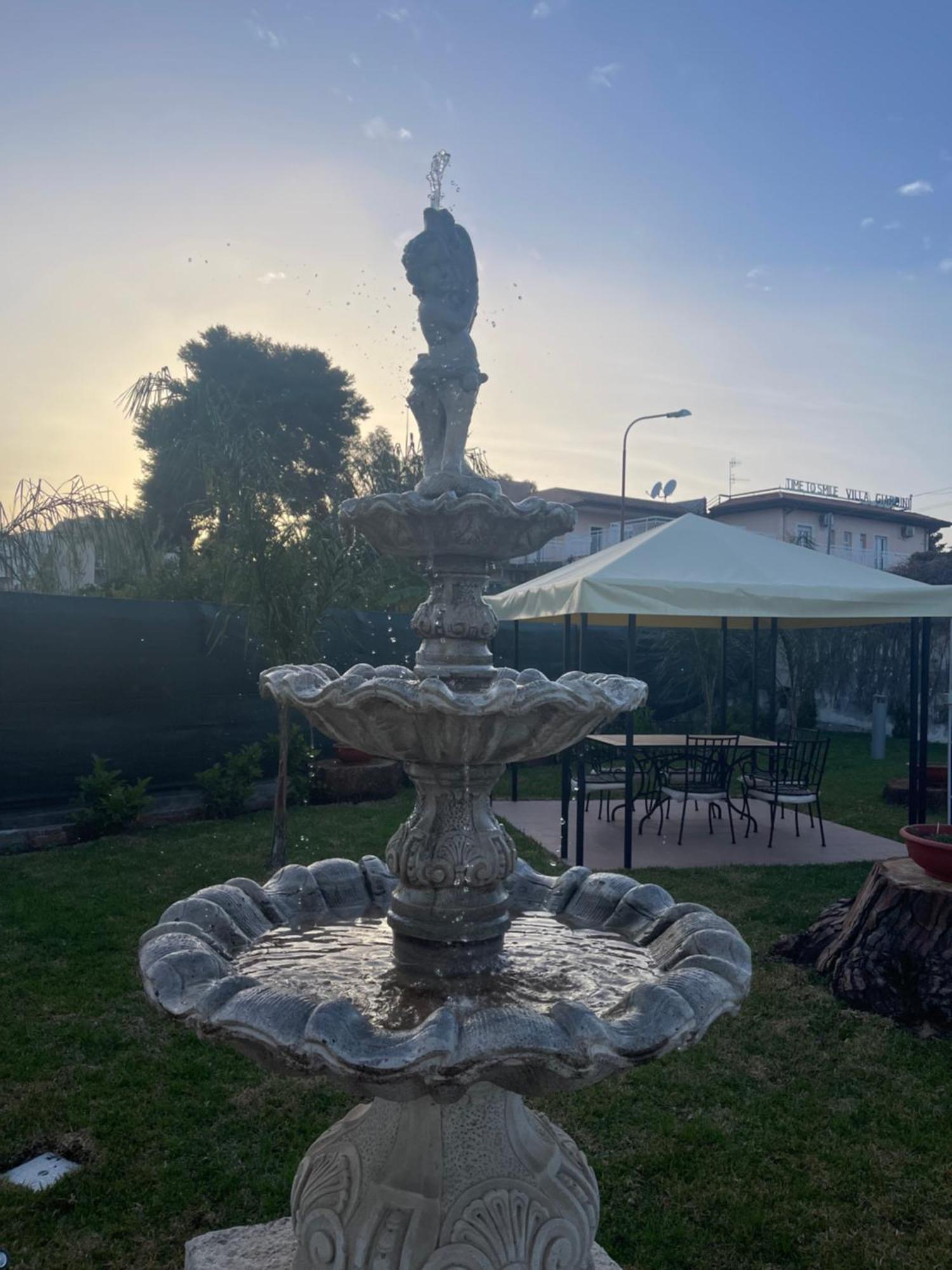 John Sea Suites Giardini Naxos Eksteriør billede